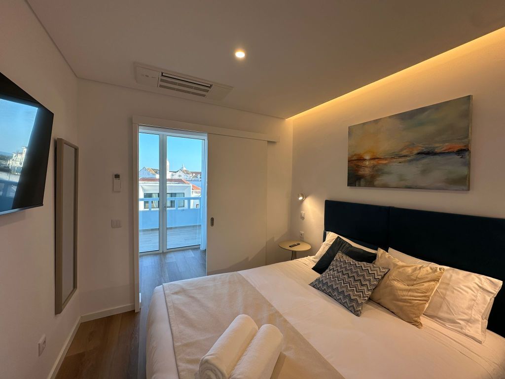 Feel Faro bedroom with balcony